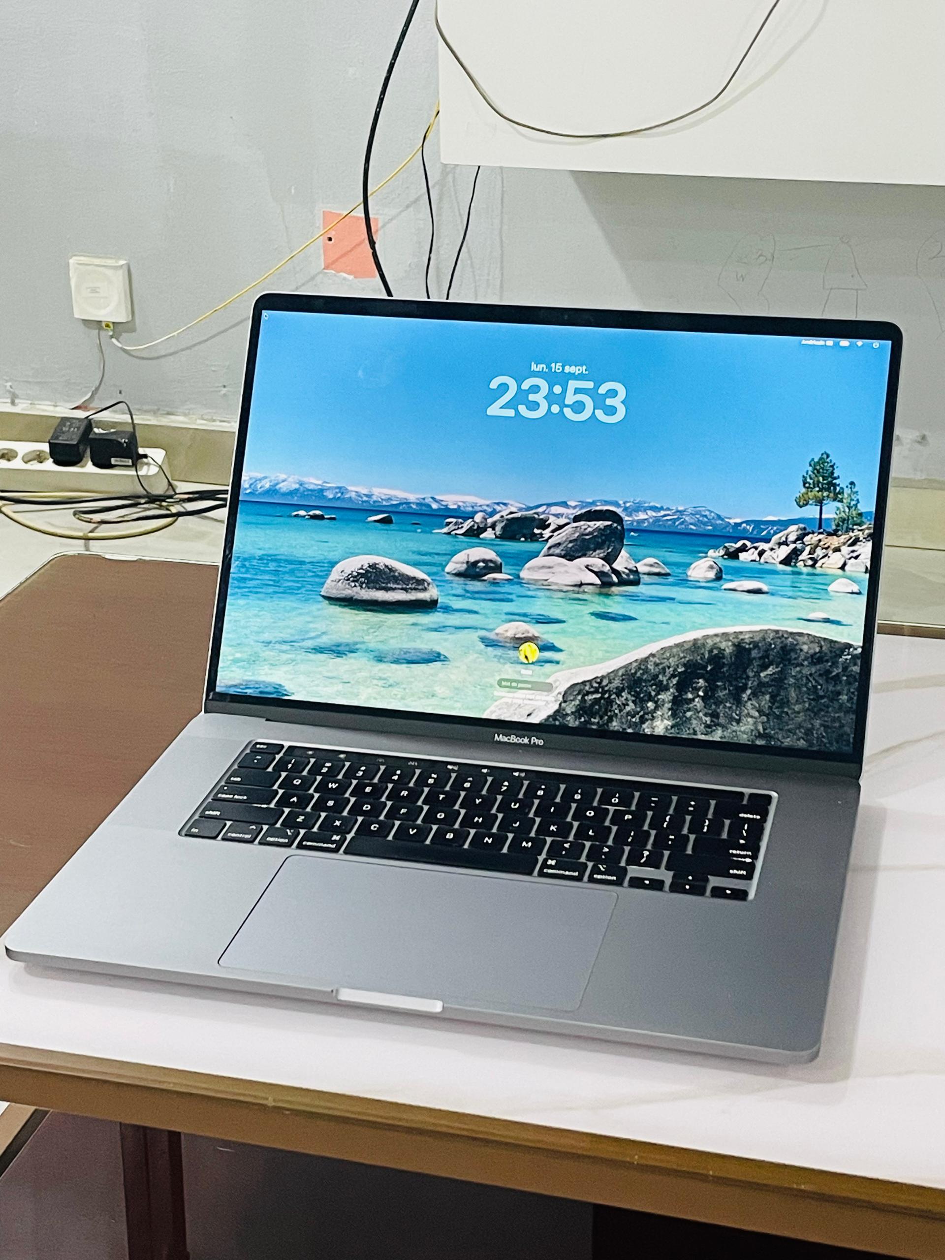 MacBook Pro 2019 16"